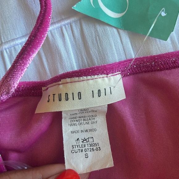 NWT pink velvet textured sparkly top. Size small - Picture 5 of 6